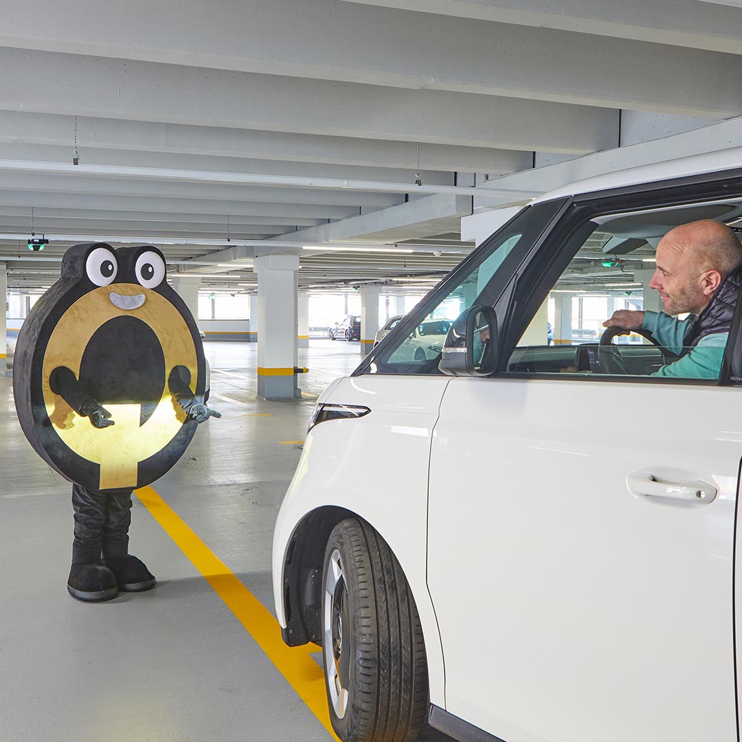 Orientierung und Einweisung für Autofahrer im Parkhaus Das Quartier Bad Hersfeld