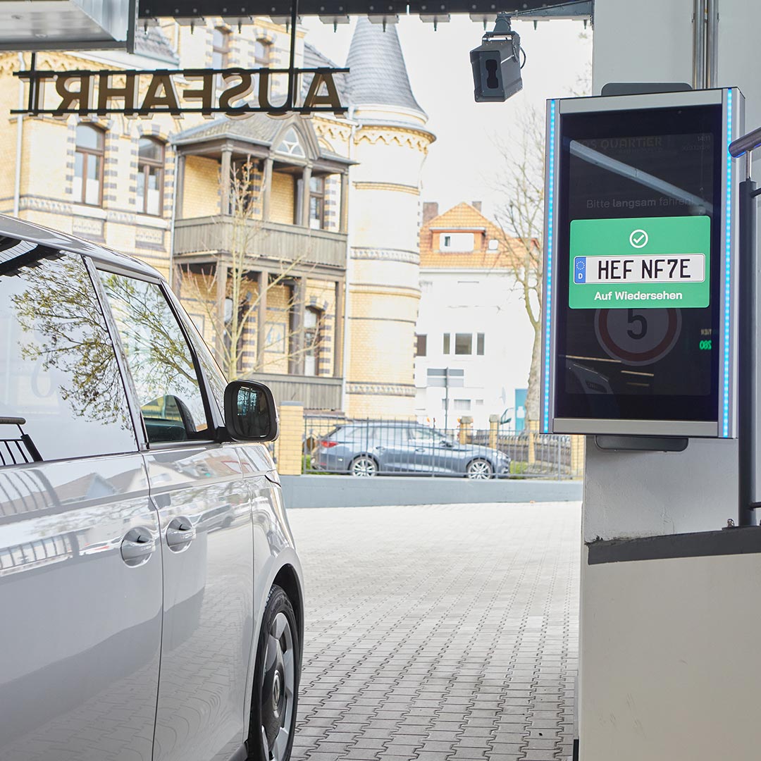Automatisierte Ausfahrt mit Kennzeichenerkennung im Parkhaus Das Quartier Bad Hersfeld